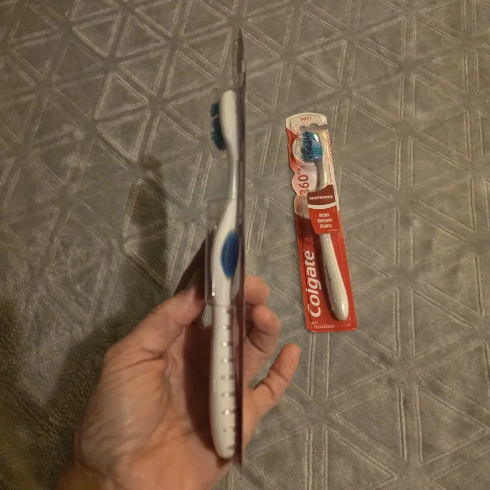 Colgate 360° Whitening Manual Toothbrush, Soft Nylon Bristles White/Blue/Green